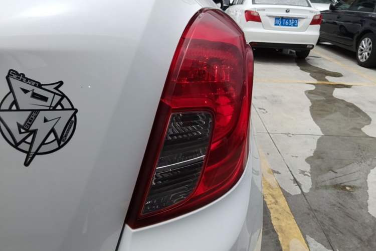 Used Buick Encore 2015 1.4T Manual Two-Wheel Drive Urban Advanced Model Right Rear Taillight