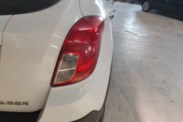 Used Buick Encore 2015 1.4T Manual Two-Wheel Drive Urban Advanced Model Right Rear Taillight
