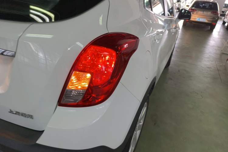 Used Buick Encore 2015 1.4T Automatic Two-Wheel Drive Urban Elite Version Right Rear Taillight
