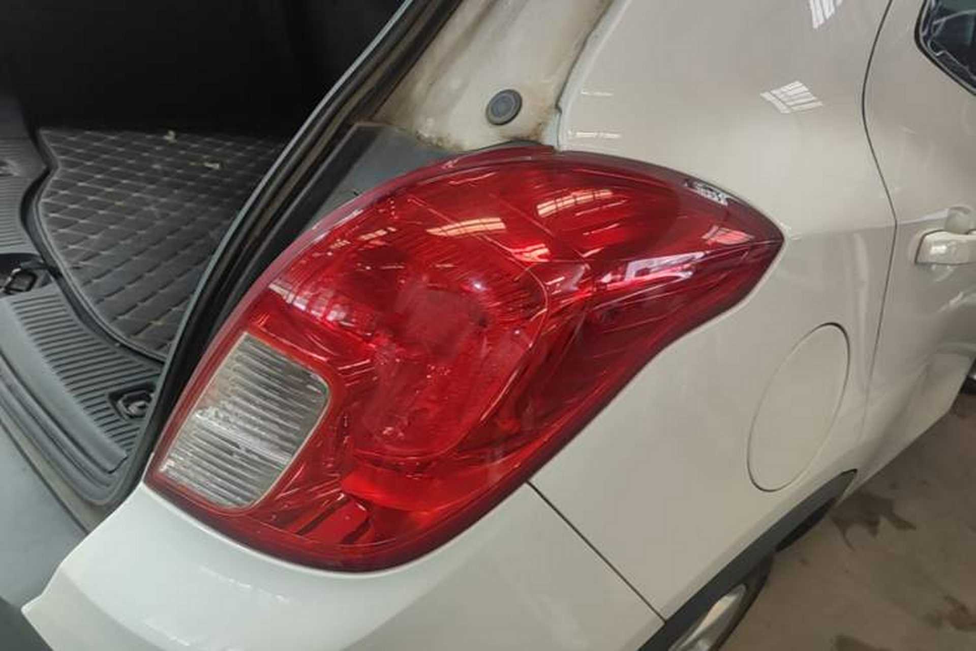 Used Buick Encore 2015 1.4T Automatic Two-Wheel Drive Urban Elite Version Right Rear Taillight