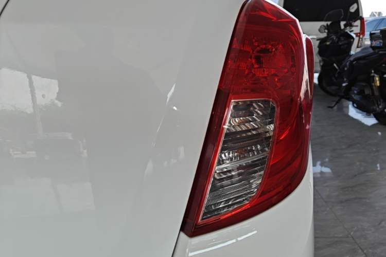 Used Buick Encore 2015 1.4T Automatic Two-Wheel Drive Urban Elite Version Right Rear Taillight