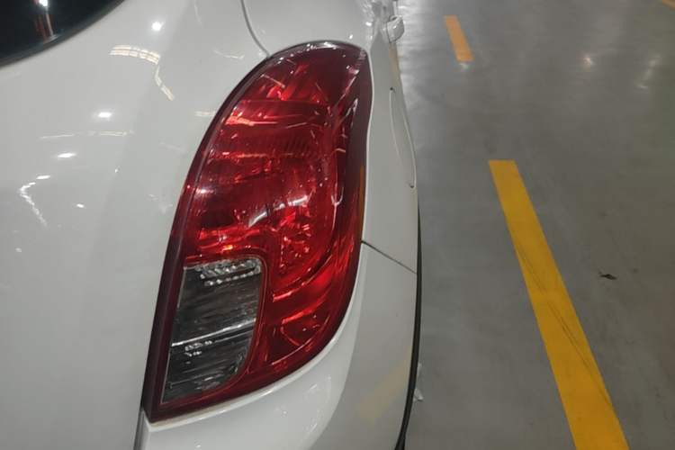 Used Buick Encore 2015 1.4T Automatic Two-Wheel Drive Urban Elite Version Right Rear Taillight