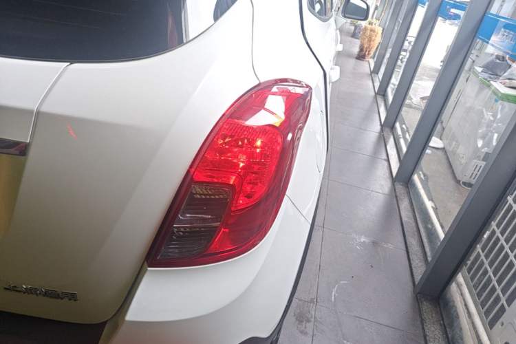 Used Buick Encore 2015 1.4T Automatic Two-Wheel Drive Urban Elite Version Right Rear Taillight