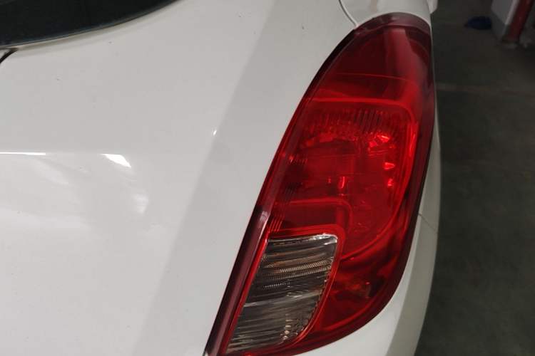 Used Buick Encore 2015 1.4T Manual Two-Wheel Drive Urban Advanced Model Right Rear Taillight