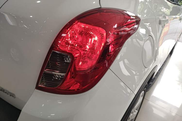 Used Buick Encore 2015 1.4T Automatic Two-Wheel Drive Urban Elite Version Right Rear Taillight