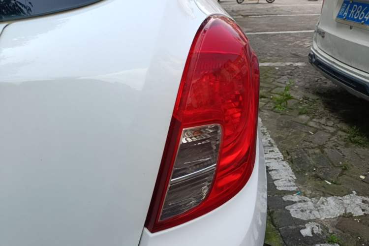 Used Buick Encore 2015 1.4T Automatic Two-Wheel Drive Urban Elite Version Right Rear Taillight