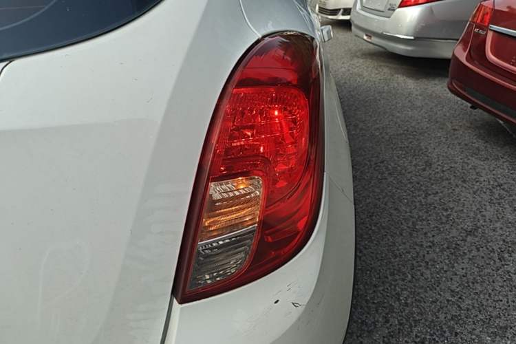 Used Buick Encore 2015 1.4T Automatic Two-Wheel Drive Urban Elite Version Right Rear Taillight