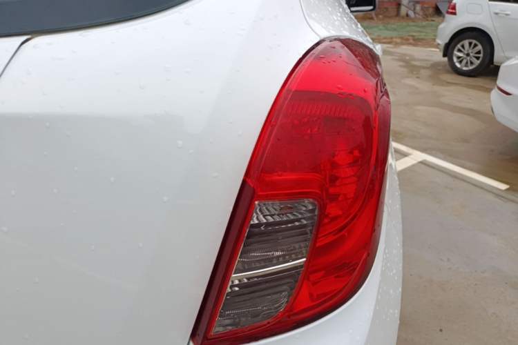 Used Buick Encore 2015 1.4T Automatic Two-Wheel Drive Urban Elite Version Right Rear Taillight