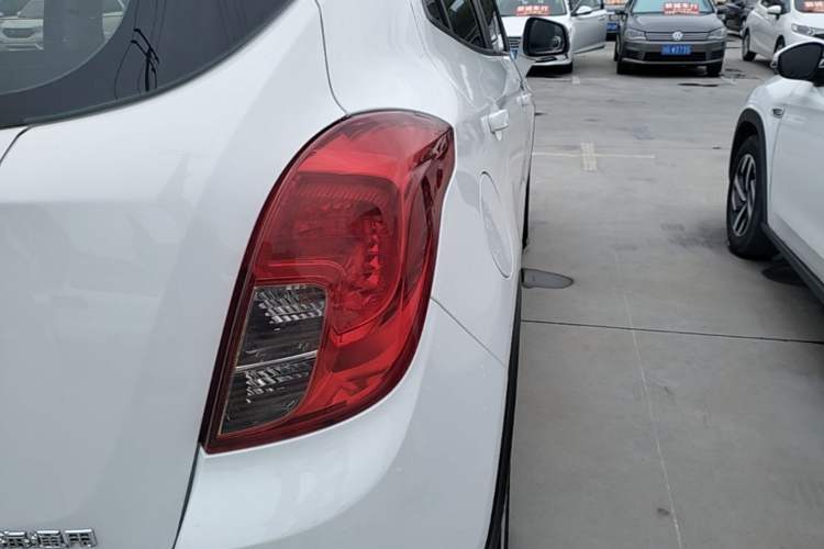 Used Buick Encore 2015 1.4T Automatic Two-Wheel Drive Urban Elite Version Right Rear Taillight