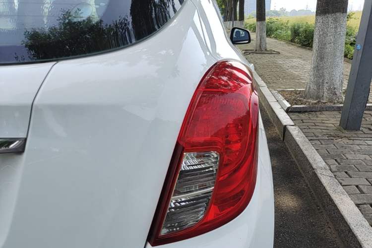 Used Buick Encore 2015 1.4T Automatic Two-Wheel Drive Urban Elite Version Right Rear Taillight