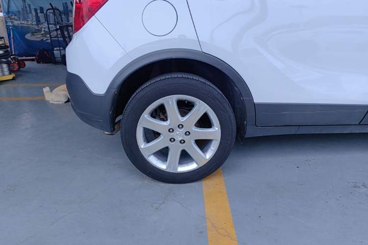 Used Buick Encore 2015 1.4T Automatic Two-Wheel Drive Urban Elite Version Right Rear Wheel Hub