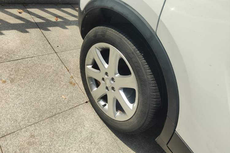 Used Buick Encore 2015 1.4T Automatic Two-Wheel Drive Urban Elite Version Right Rear Wheel Hub