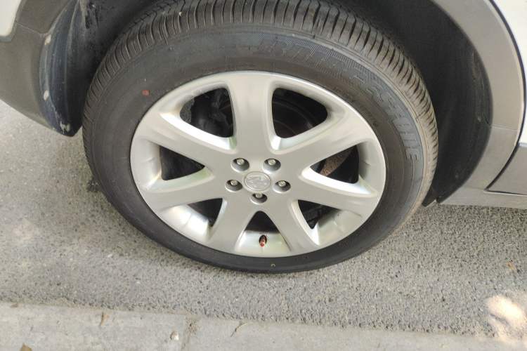 Used Buick Encore 2015 1.4T Automatic Two-Wheel Drive Urban Elite Version Right Rear Wheel Hub