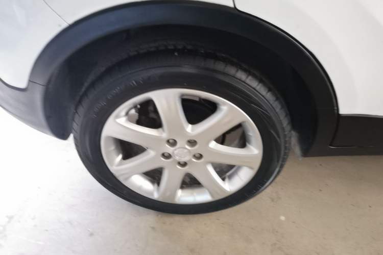 Used Buick Encore 2015 1.4T Automatic Two-Wheel Drive Urban Elite Version Right Rear Wheel Hub