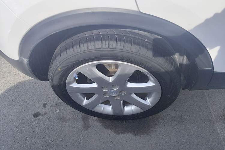 Used Buick Encore 2015 1.4T Automatic Two-Wheel Drive Urban Elite Version Right Rear Wheel Hub
