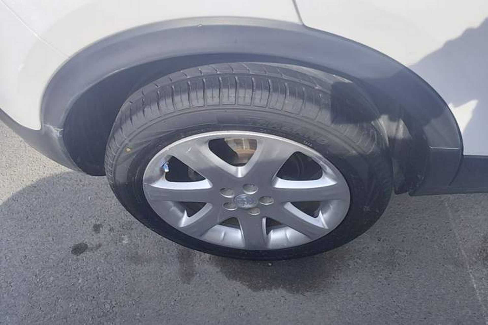 Used Buick Encore 2015 1.4T Automatic Two-Wheel Drive Urban Elite Version Right Rear Wheel Hub