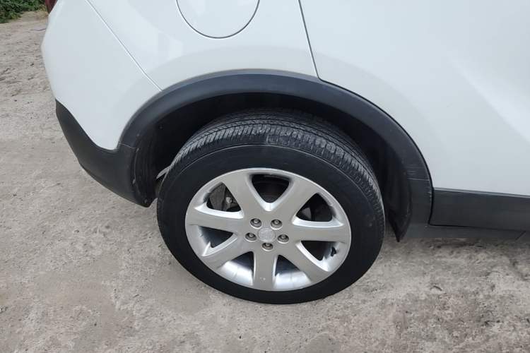 Used Buick Encore 2015 1.4T Manual Two-Wheel Drive Urban Advanced Model Right Rear Wheel Hub