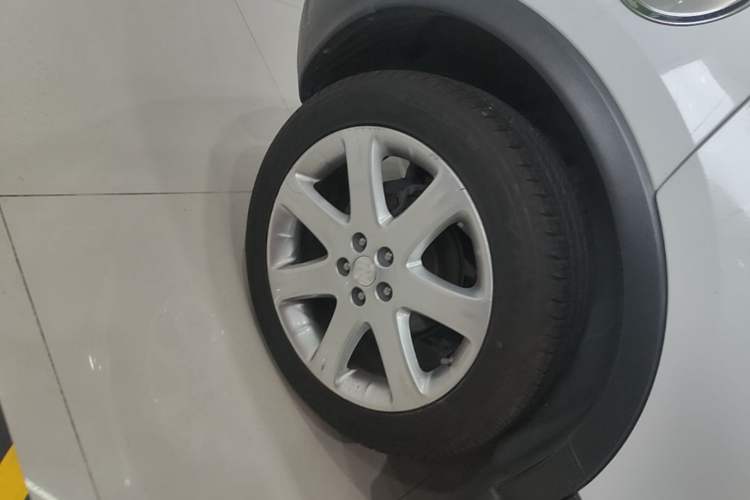 Used Buick Encore 2015 1.4T Automatic Two-Wheel Drive Urban Elite Version Right Rear Wheel Hub
