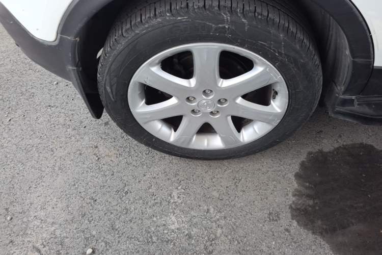 Used Buick Encore 2015 1.4T Manual Two-Wheel Drive Urban Advanced Model Right Rear Wheel Hub