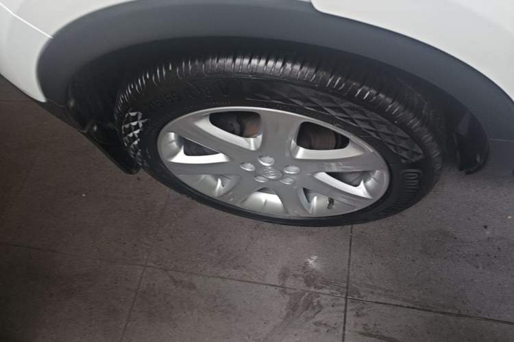 Used Buick Encore 2015 1.4T Automatic Two-Wheel Drive Urban Elite Version Right Rear Wheel Hub