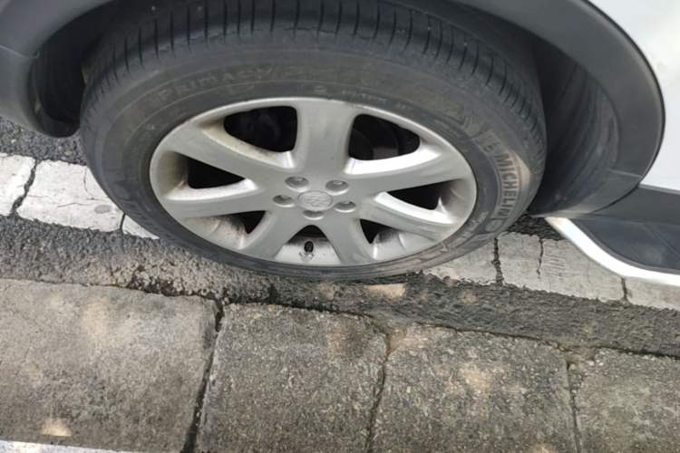 Used Buick Encore 2015 1.4T Automatic Two-Wheel Drive Urban Elite Version Right Rear Wheel Hub