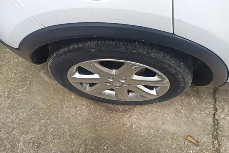 Used Buick Encore 2015 1.4T Automatic Two-Wheel Drive Urban Elite Version Right Rear Wheel Hub