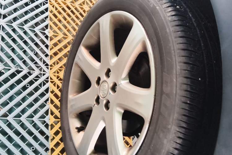 Used Buick Encore 2015 1.4T Automatic Two-Wheel Drive Urban Elite Version Right Rear Wheel Hub