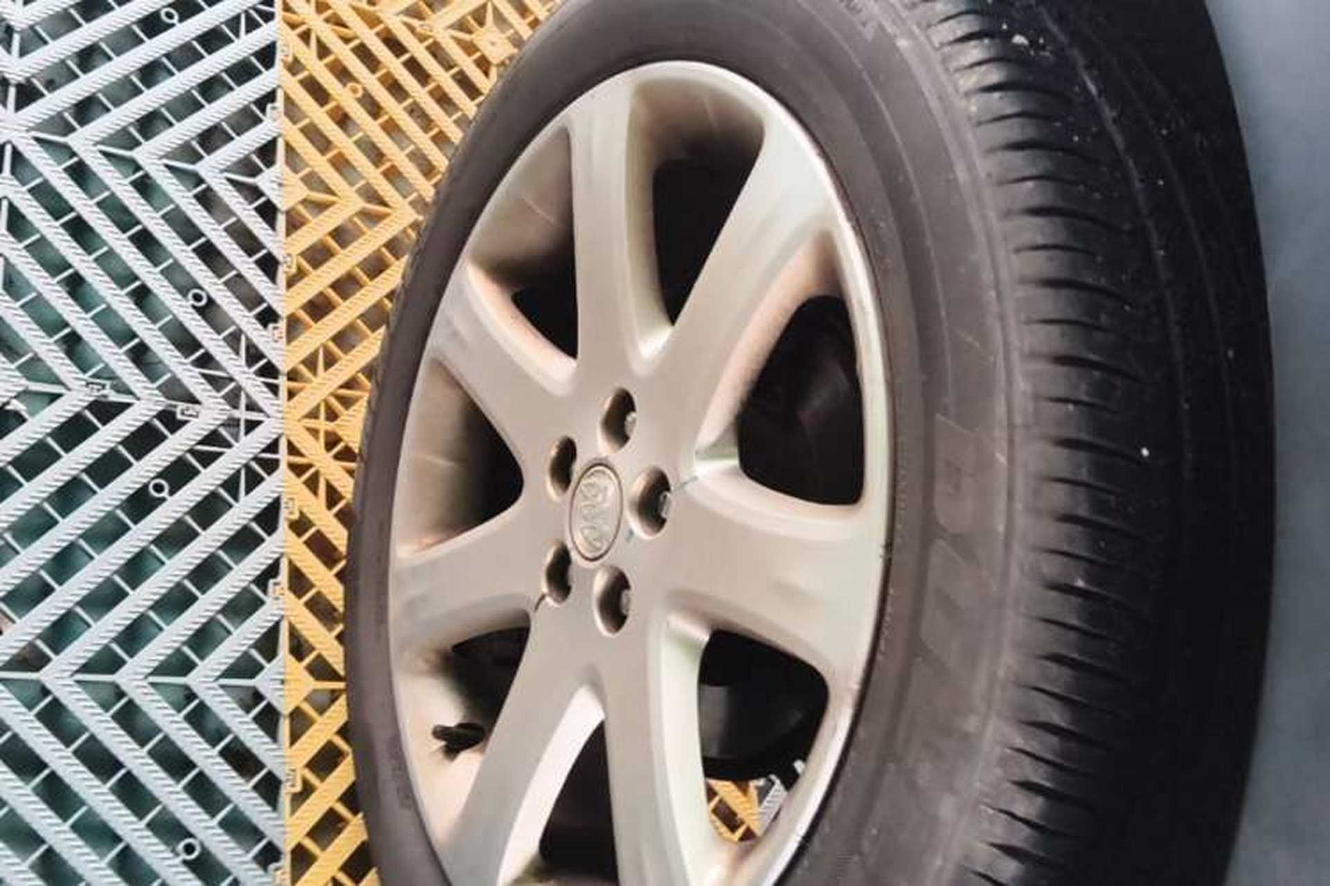 Used Buick Encore 2015 1.4T Automatic Two-Wheel Drive Urban Elite Version Right Rear Wheel Hub