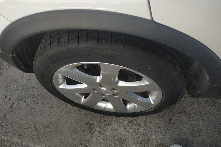 Used Buick Encore 2015 1.4T Automatic Two-Wheel Drive Urban Leading Model Right Rear Wheel Hub