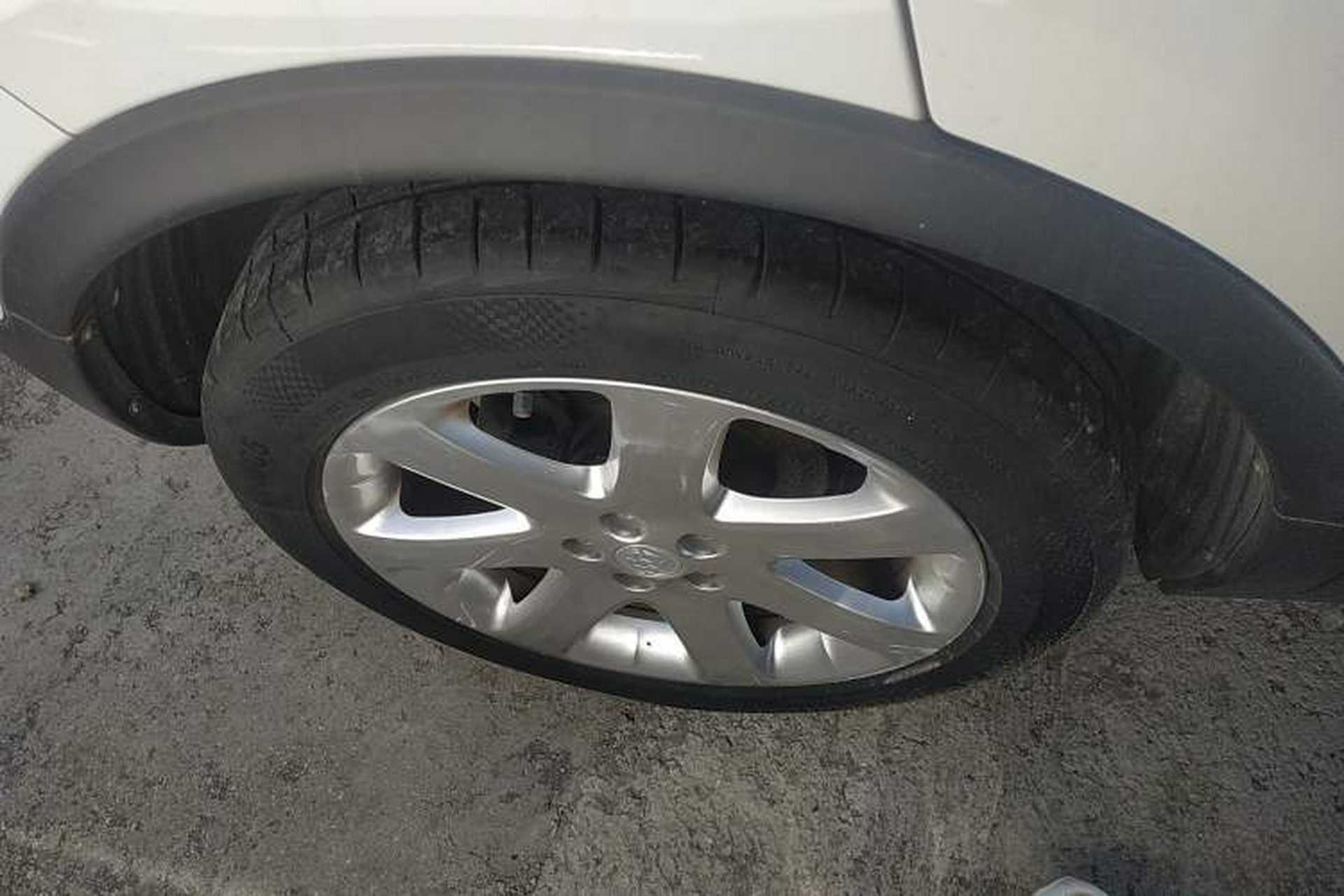 Used Buick Encore 2015 1.4T Automatic Two-Wheel Drive Urban Leading Model Right Rear Wheel Hub