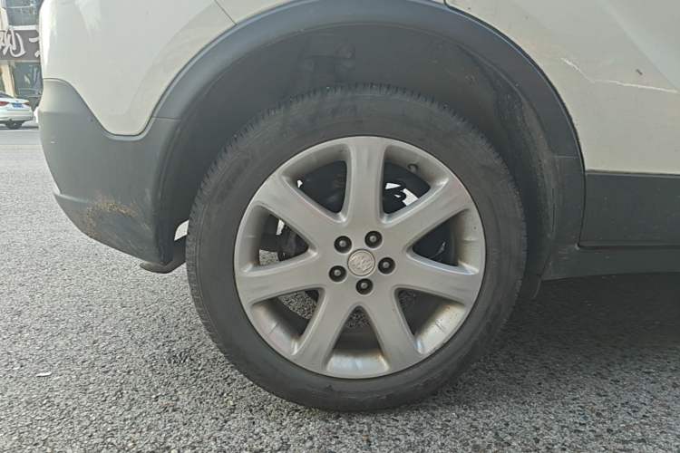 Used Buick Encore 2015 1.4T Automatic Two-Wheel Drive Urban Elite Version Right Rear Wheel Hub