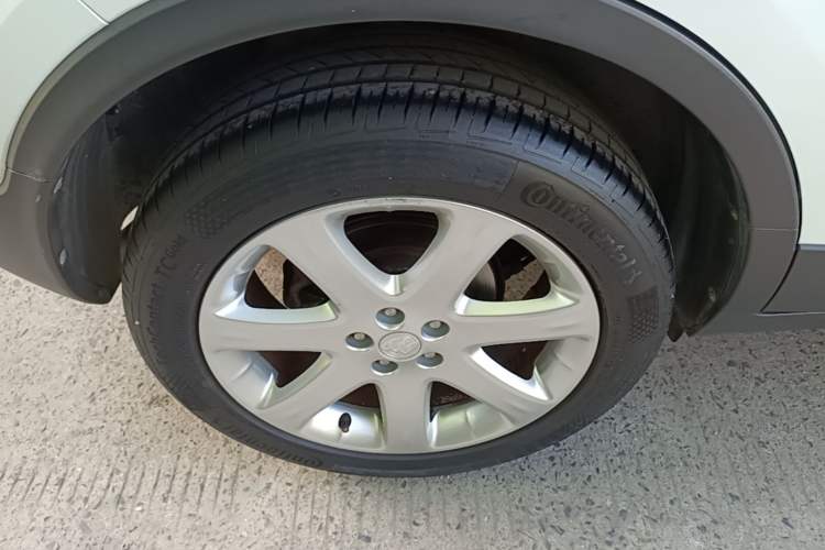 Used Buick Encore 2015 1.4T Automatic Two-Wheel Drive Urban Elite Version Right Rear Wheel Hub