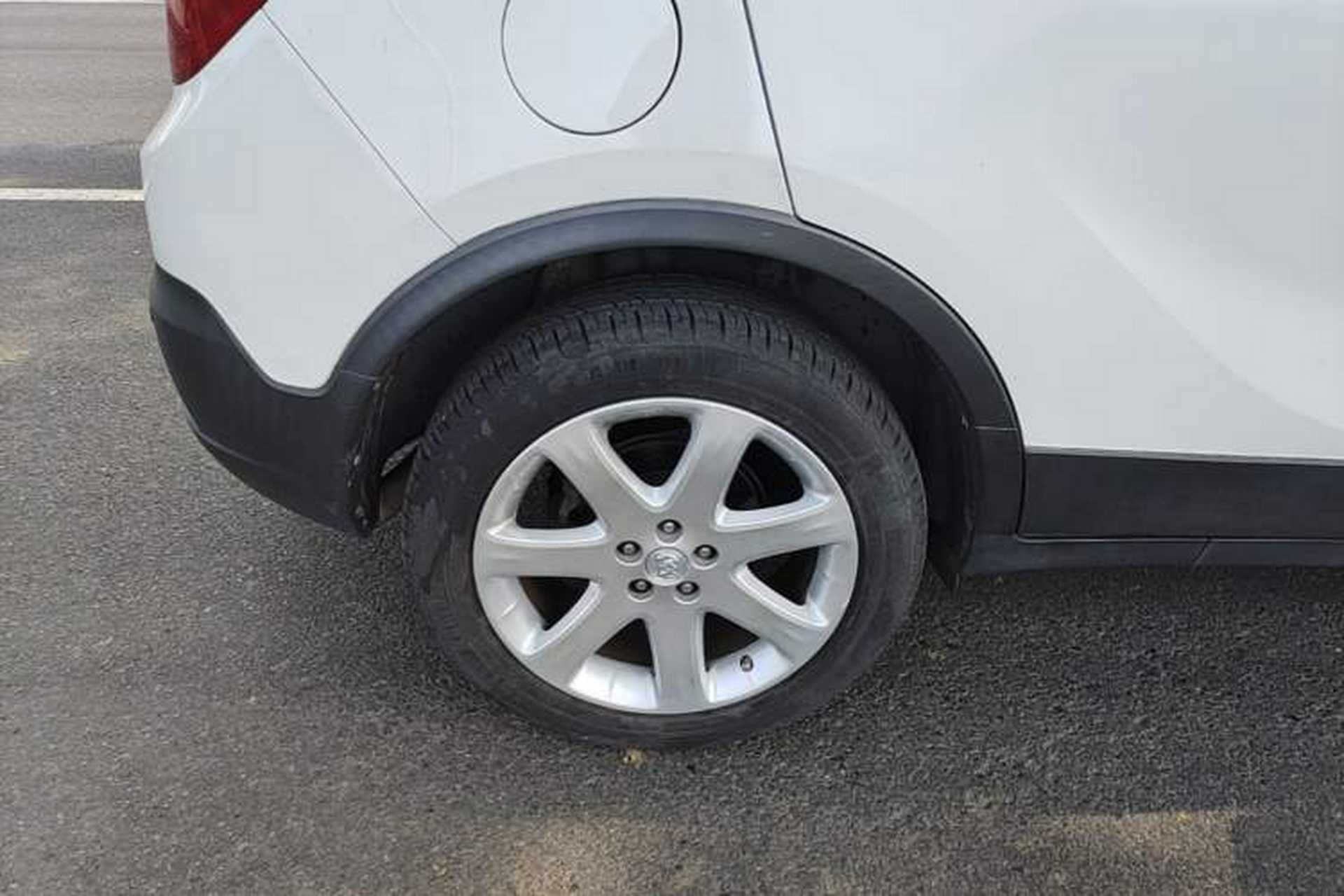 Used Buick Encore 2015 1.4T Automatic Two-Wheel Drive Urban Elite Version Right Rear Wheel Hub