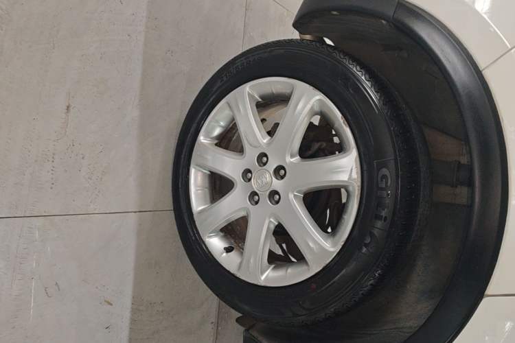 Used Buick Encore 2015 1.4T Manual Two-Wheel Drive Urban Advanced Model Right Rear Wheel Hub