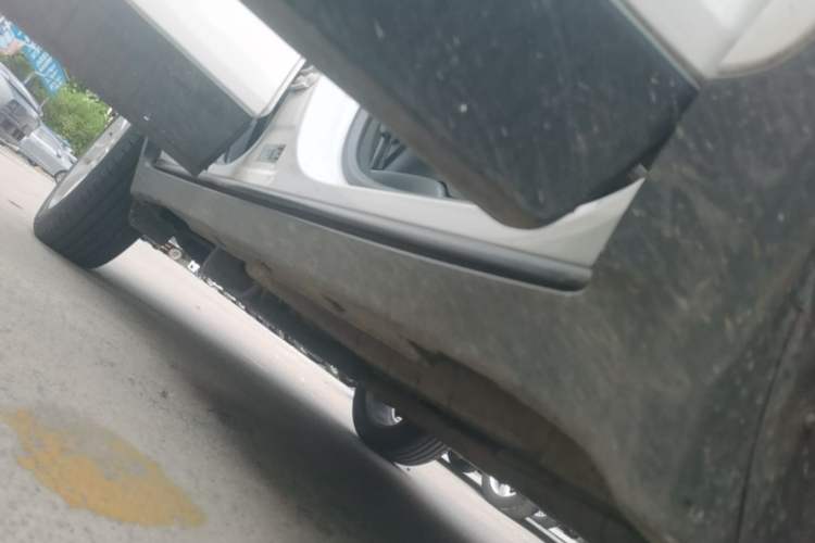 Used Buick Encore 2015 1.4T Automatic Two-Wheel Drive Urban Elite Version Right Side Sill