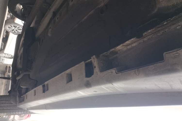 Used Buick Encore 2015 1.4T Automatic Two-Wheel Drive Urban Elite Version Right Side Sill