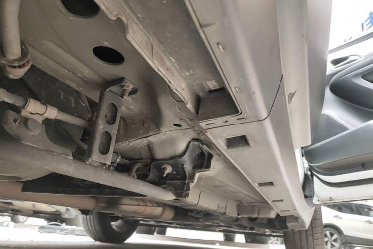 Used Buick Encore 2015 1.4T Automatic Two-Wheel Drive Urban Elite Version Right Side Sill