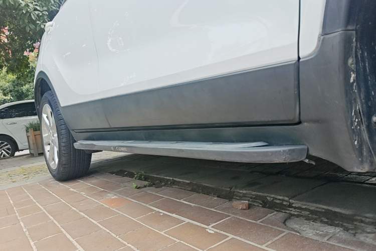 Used Buick Encore 2015 1.4T Automatic Two-Wheel Drive Urban Elite Version Right Side Sill