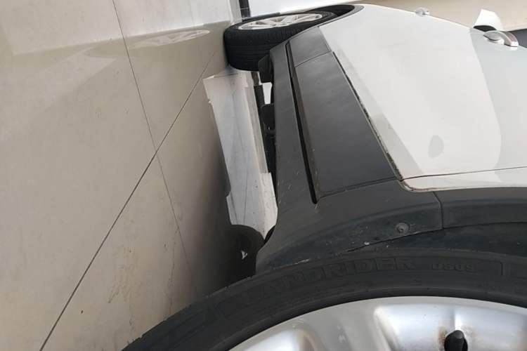 Used Buick Encore 2015 1.4T Automatic Two-Wheel Drive Urban Leading Model Right Side Sill