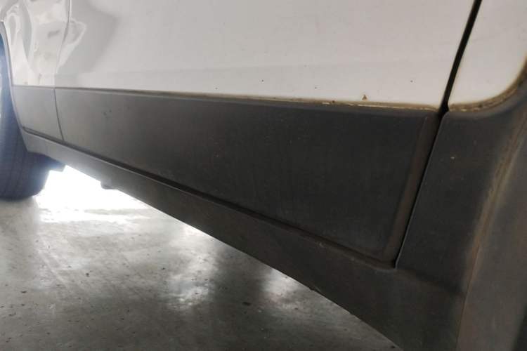 Used Buick Encore 2015 1.4T Manual Two-Wheel Drive Urban Advanced Model Right Side Sill