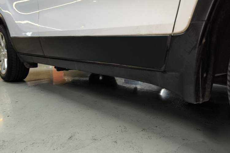 Used Buick Encore 2015 1.4T Automatic Two-Wheel Drive Urban Elite Version Right Side Sill