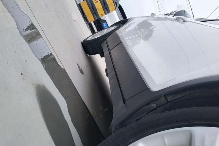 Used Buick Encore 2015 1.4T Automatic Two-Wheel Drive Urban Elite Version Right Side Sill