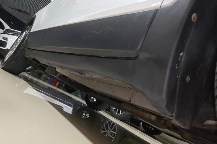 Used Buick Encore 2015 1.4T Automatic Two-Wheel Drive Urban Elite Version Right Side Sill