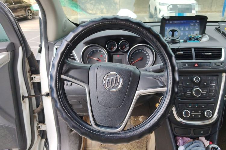 Used Buick Encore 2015 1.4T Manual Two-Wheel Drive Urban Advanced Model Steering Wheel