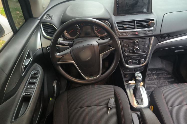 Used Buick Encore 2015 1.4T Automatic Two-Wheel Drive Urban Elite Version Steering Wheel