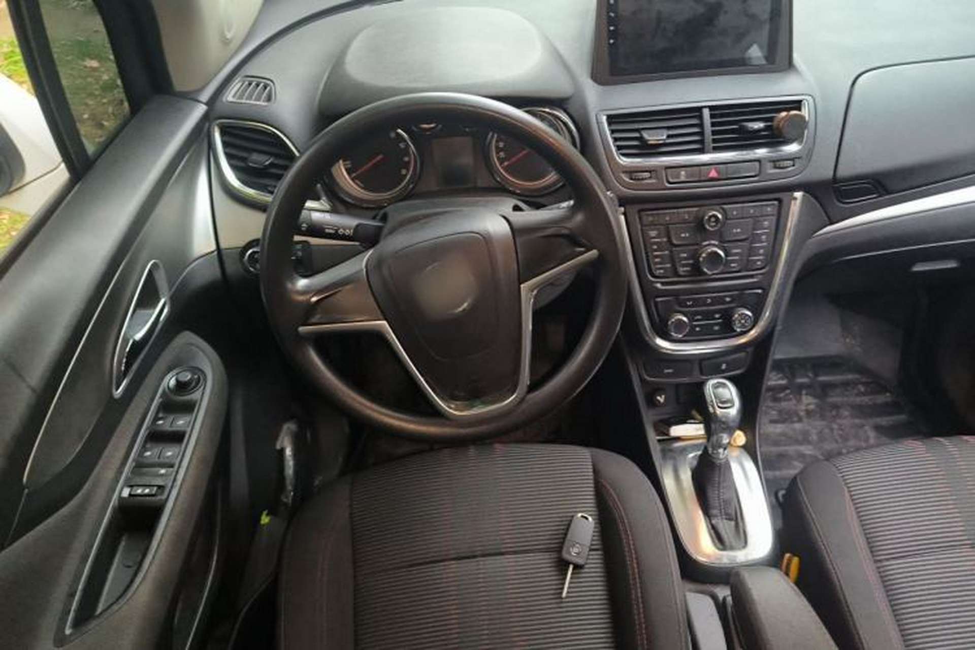 Used Buick Encore 2015 1.4T Automatic Two-Wheel Drive Urban Elite Version Steering Wheel