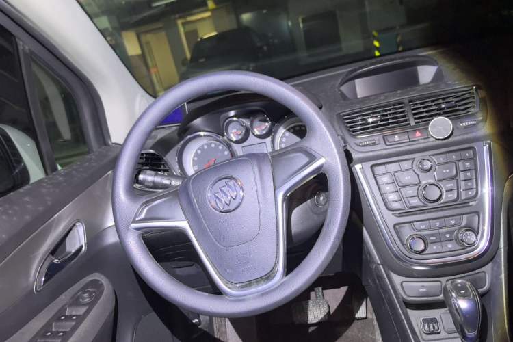 Used Buick Encore 2015 1.4T Automatic Two-Wheel Drive Urban Elite Version Steering Wheel
