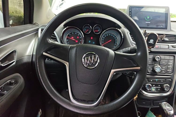 Used Buick Encore 2015 1.4T Automatic Two-Wheel Drive Urban Elite Version Steering Wheel