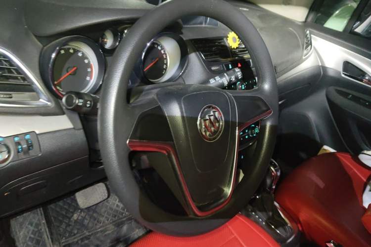 Used Buick Encore 2015 1.4T Automatic Two-Wheel Drive Urban Elite Version Steering Wheel
