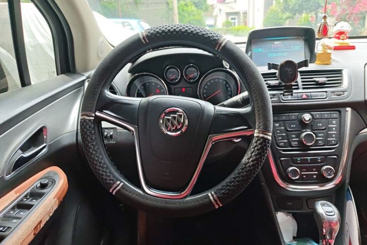 Used Buick Encore 2015 1.4T Automatic Two-Wheel Drive Urban Elite Version Steering Wheel